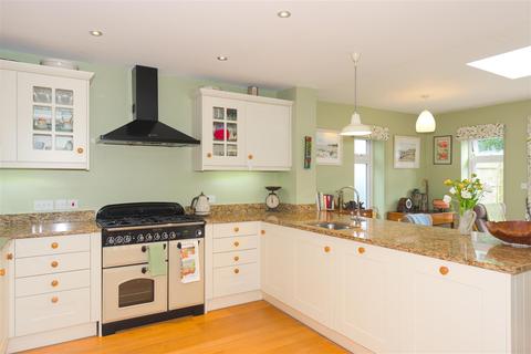 30 Cockshot Road, Reigate, RH2 7HB
