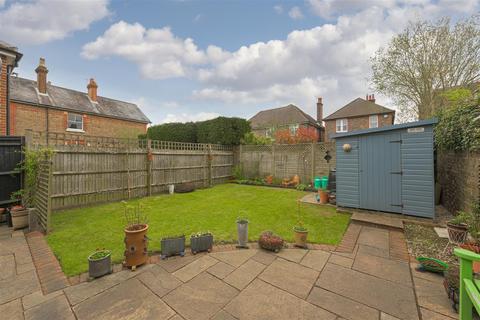 30 Cockshot Road, Reigate, RH2 7HB