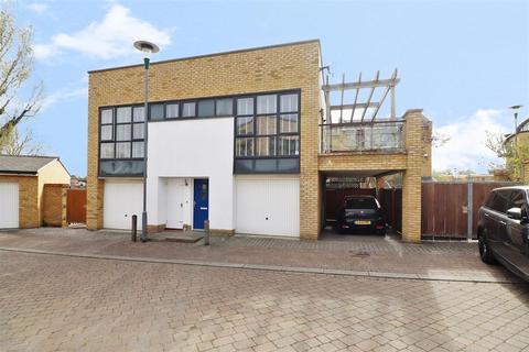 9 Sanderling Way, Greenhithe, DA9 9RQ