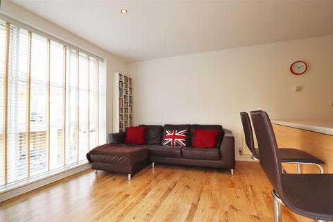 9 Sanderling Way, Greenhithe, DA9 9RQ