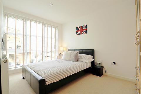 9 Sanderling Way, Greenhithe, DA9 9RQ