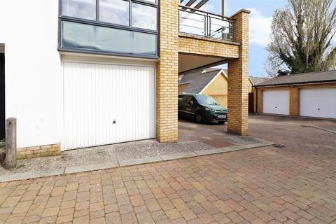 9 Sanderling Way, Greenhithe, DA9 9RQ