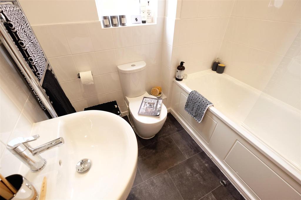 Scotchbarn Lane, Prescot 3 bed semidetached house £900 pcm (£208 pw)