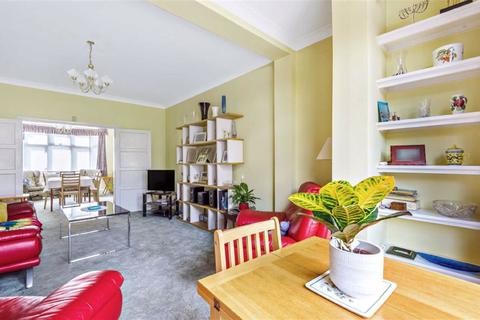 14 Laurel Way, London, N20 8HP
