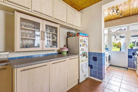 14 Laurel Way, London, N20 8HP