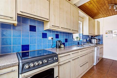 14 Laurel Way, London, N20 8HP