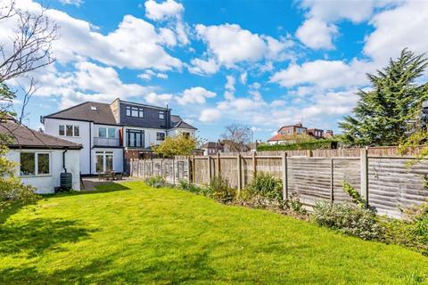 14 Laurel Way, London, N20 8HP