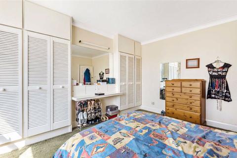 14 Laurel Way, London, N20 8HP