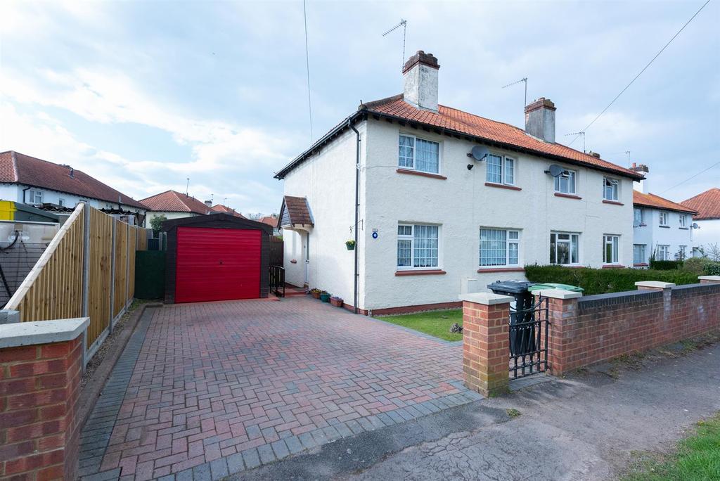 Grove Road, Basingstoke 3 bed semidetached house £335,000