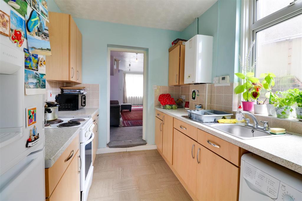 Parker Road, Grays 3 bed terraced house £300,000