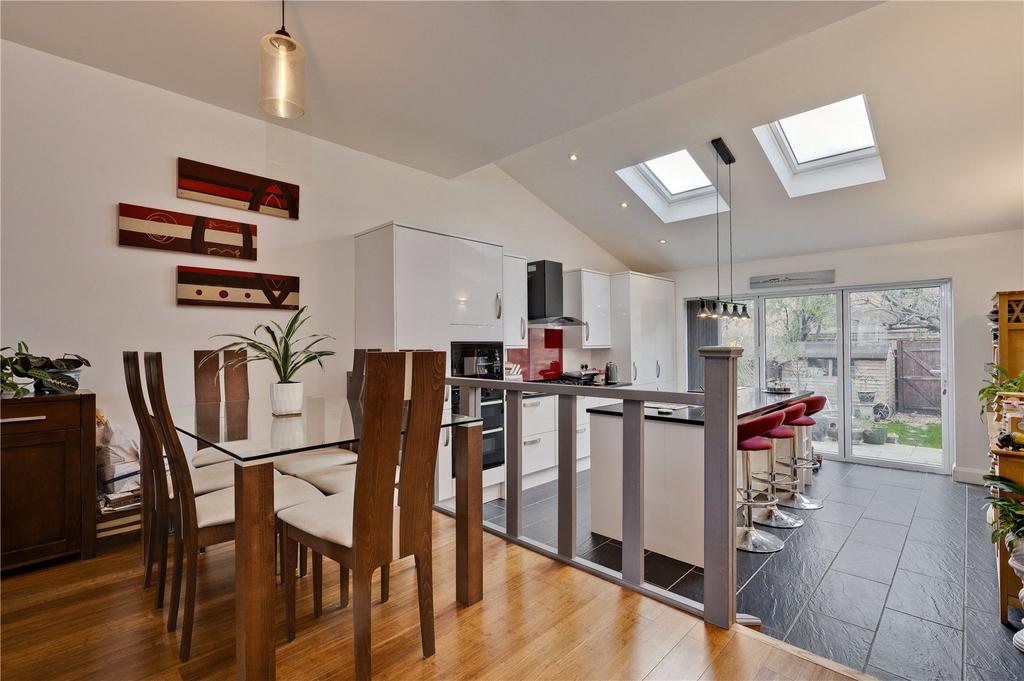 Kitchen/ Dining Area