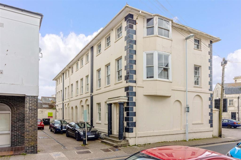 West Buildings, Worthing 2 bed flat £250,000