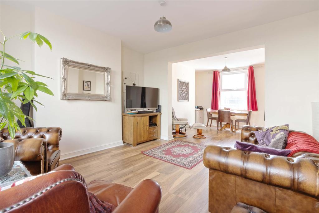 West Buildings, Worthing 2 bed flat £250,000