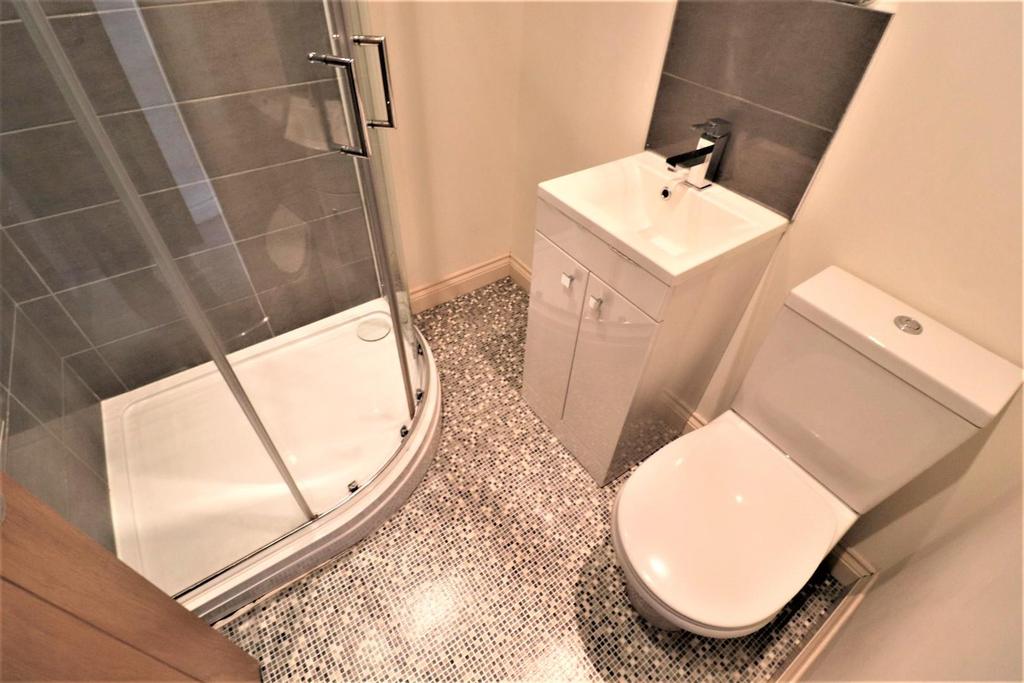 08 - Bedroom 1 Ensuite.JPG