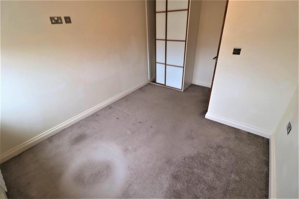 10 - Bedroom 2.JPG