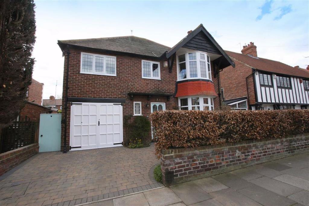 Seaton Crescent, Monkseaton, Tyne And Wear, NE25 4 bed detached house