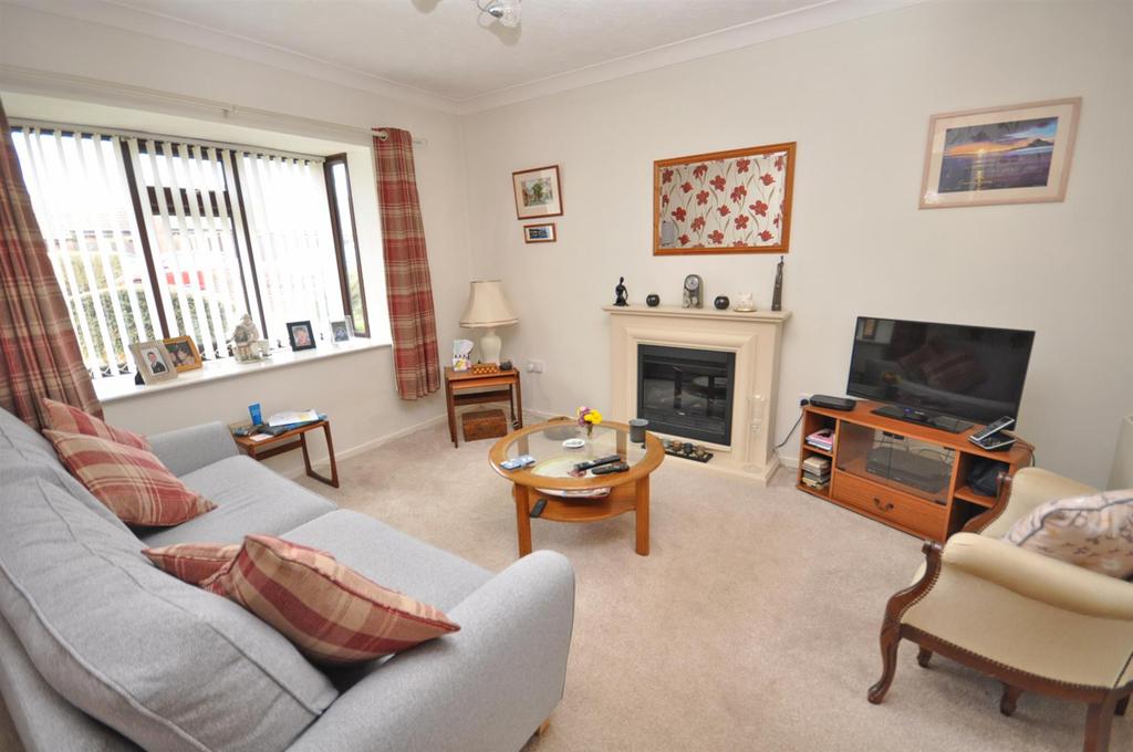 The Cedars, Hailsham 2 bed semidetached bungalow £225,000
