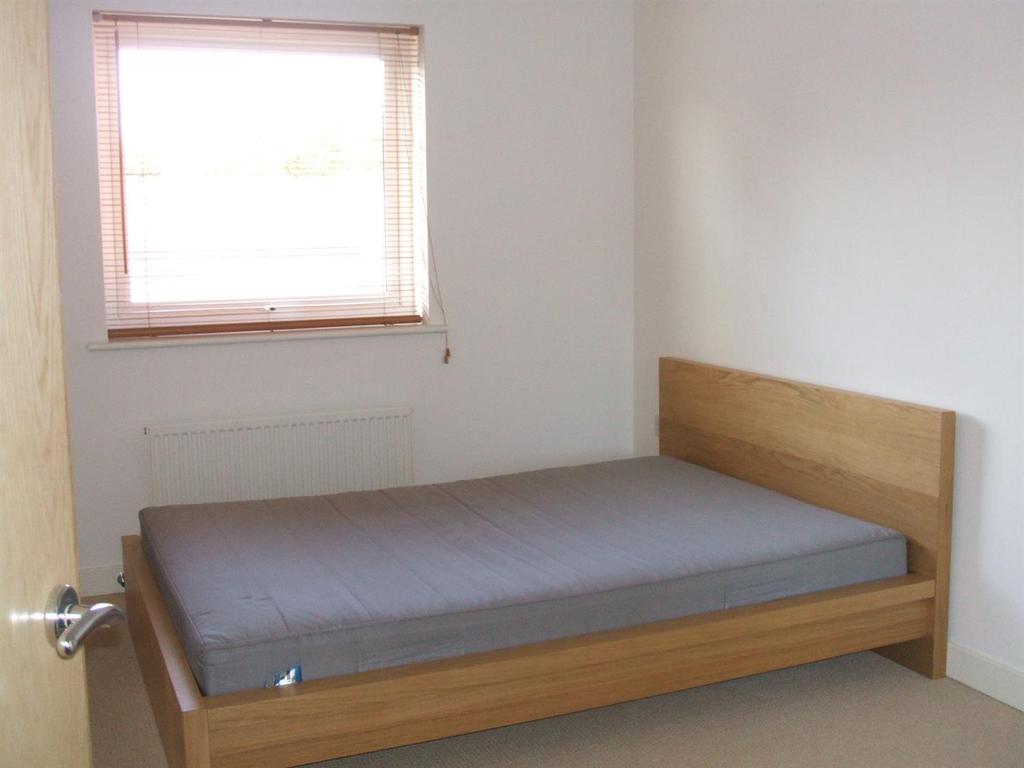 11 priory court  bedroom.JPG