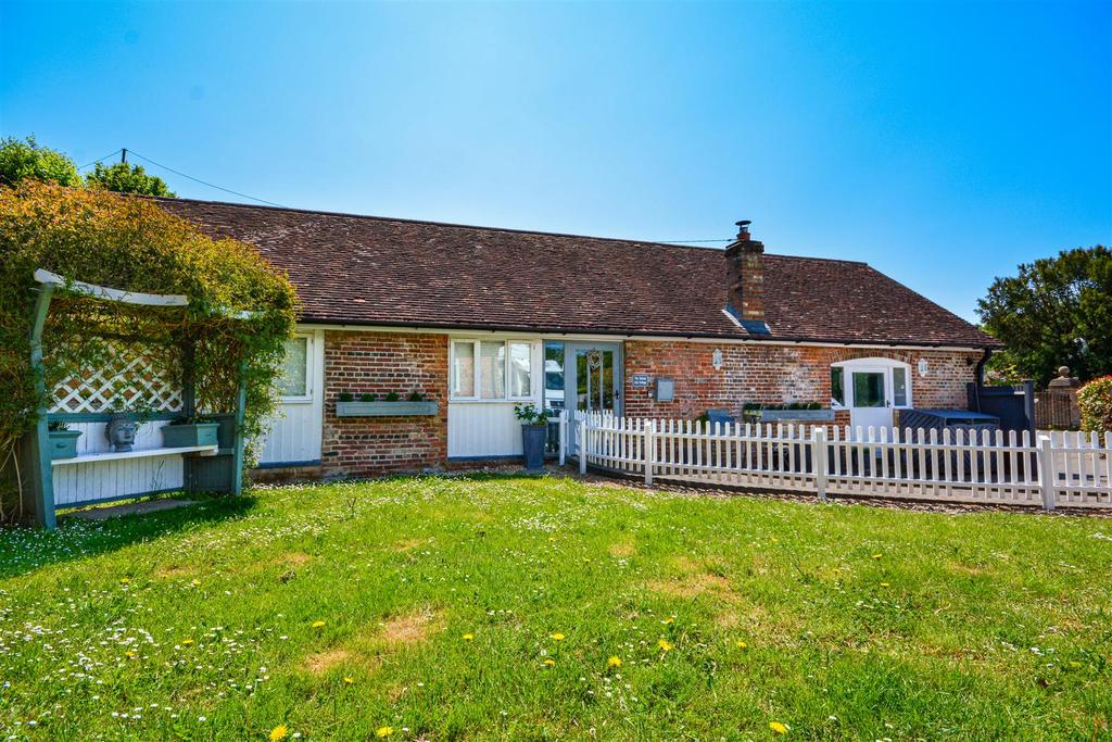 Powdermill Lake, Powdermill Lane, Battle 3 bed character property £