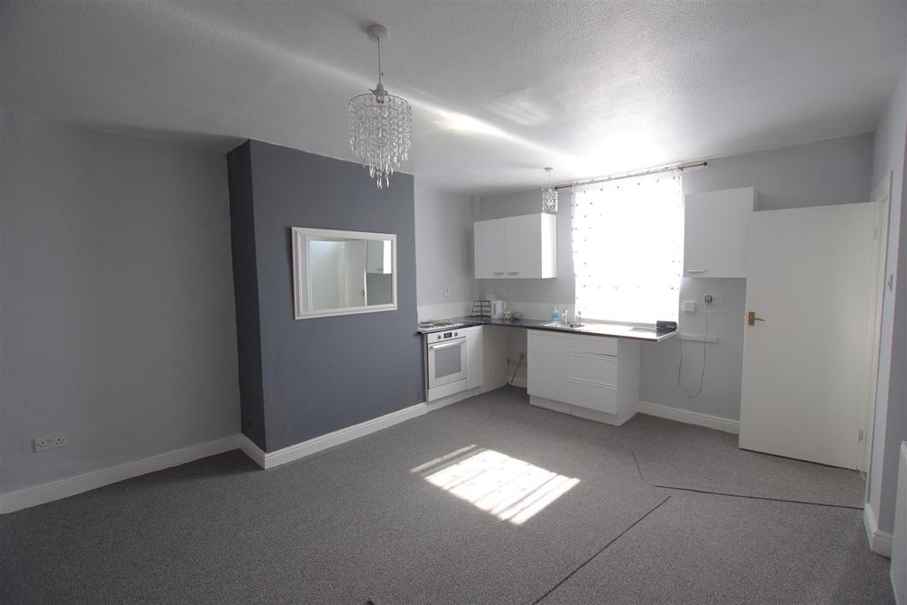 Knowles Hill Road, Dewsbury 1 bed house £65,000