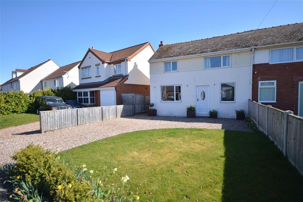 Fox Lane, Thorpe Willoughby, YO8 3 bed semidetached house £750 pcm (£173 pw)