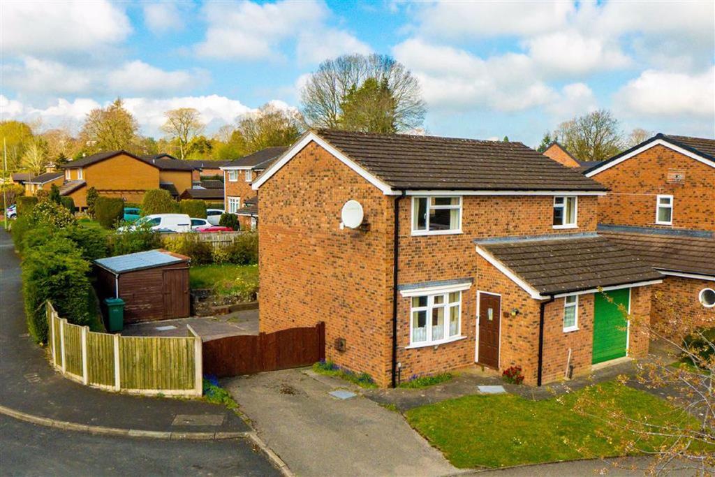 Glentworth Avenue, Oswestry, SY10 4 bed detached house £260,000