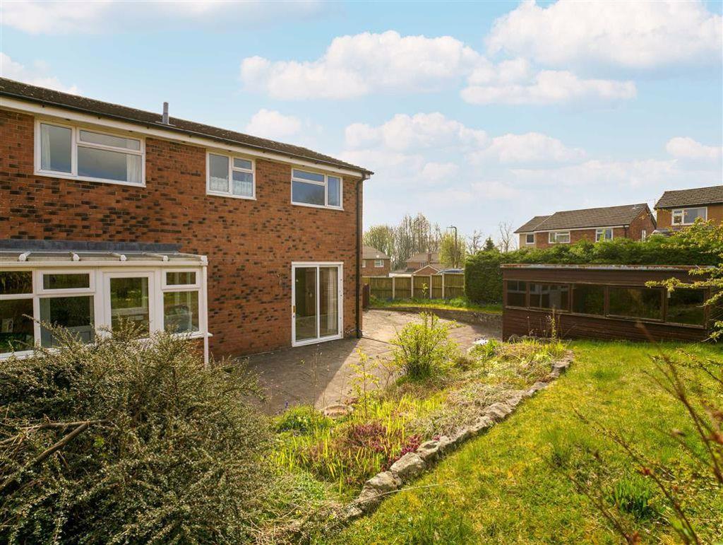 Glentworth Avenue, Oswestry, SY10 4 bed detached house £260,000