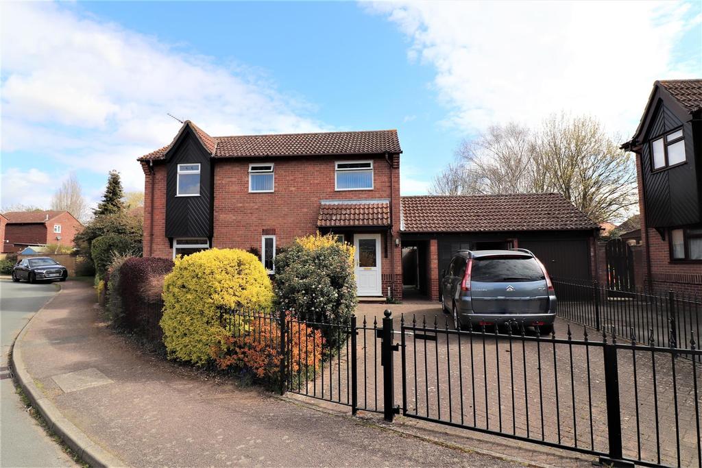 Bradfield Avenue, Hadleigh, Ipswich 4 bed detached house £335,000