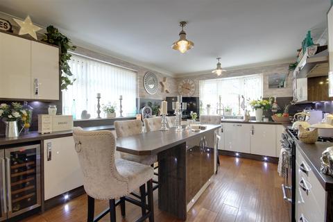 78 Springfield Way, Anlaby, Hull, HU10 6QL