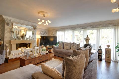 78 Springfield Way, Anlaby, Hull, HU10 6QL