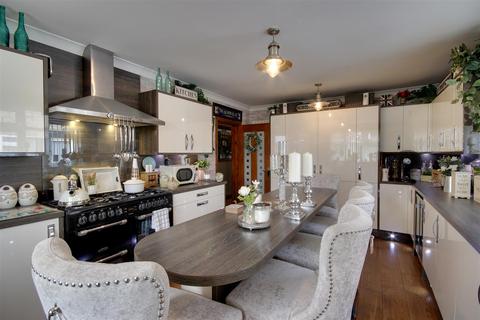 78 Springfield Way, Anlaby, Hull, HU10 6QL