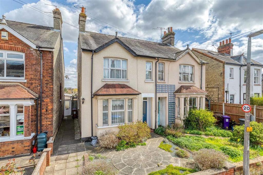 Ickleford Road, Hitchin, Hertfordshire 3 bed semidetached house £625,000