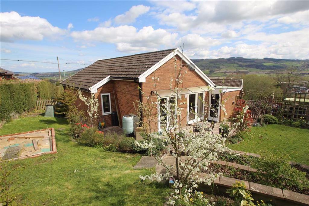 Bryn Glas, Welshpool 3 bed detached bungalow for sale £220,000
