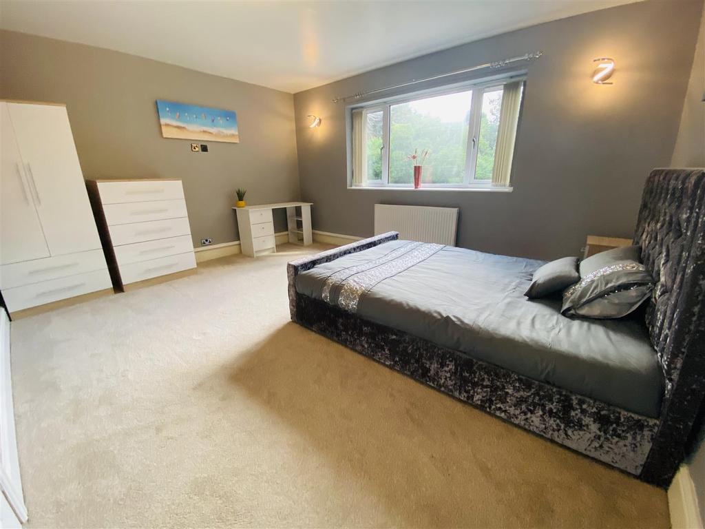 Coniston Grove, Heaton, Bradford 1 bed in a house share £375 pcm (£87 pw)