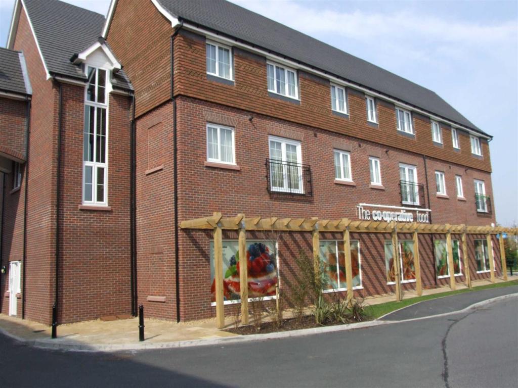 Chaise Meadow, Lymm 2 bed flat £140,000