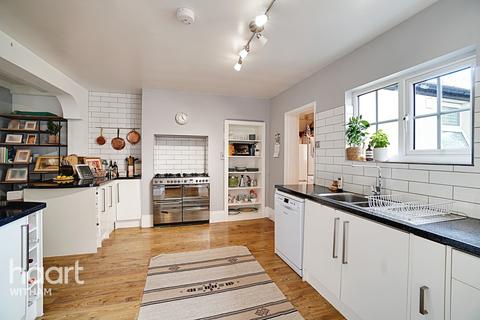 19 Albert Road, Witham, CM8 2BS