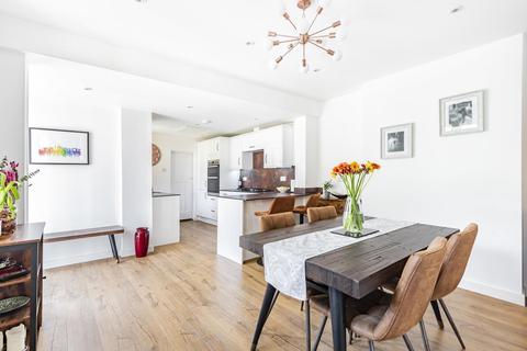 10 Latimer Road, Godalming, GU7 1BL