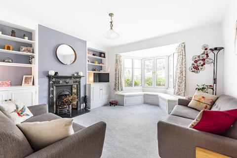 10 Latimer Road, Godalming, GU7 1BL