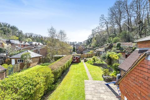 10 Latimer Road, Godalming, GU7 1BL