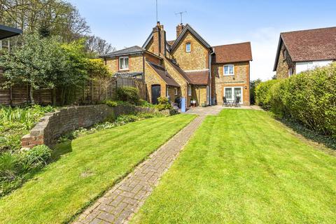 10 Latimer Road, Godalming, GU7 1BL