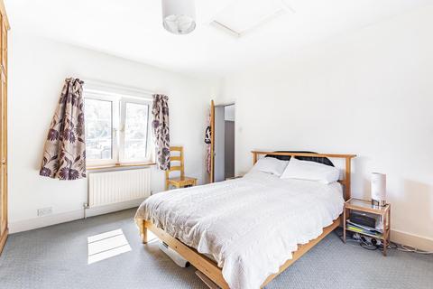 10 Latimer Road, Godalming, GU7 1BL