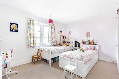 10 Latimer Road, Godalming, GU7 1BL