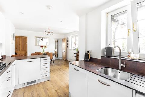 10 Latimer Road, Godalming, GU7 1BL