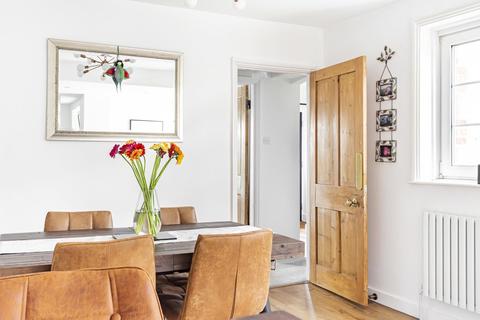 10 Latimer Road, Godalming, GU7 1BL