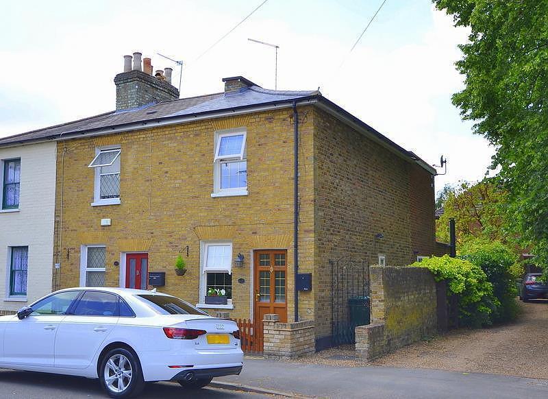French Street, Lower Sunbury, TW16 2 bed end of terrace house £499,950