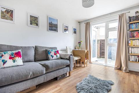 82 Heath Road, London, SW8 3AS