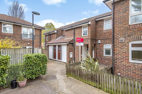 82 Heath Road, London, SW8 3AS