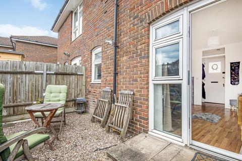 82 Heath Road, London, SW8 3AS