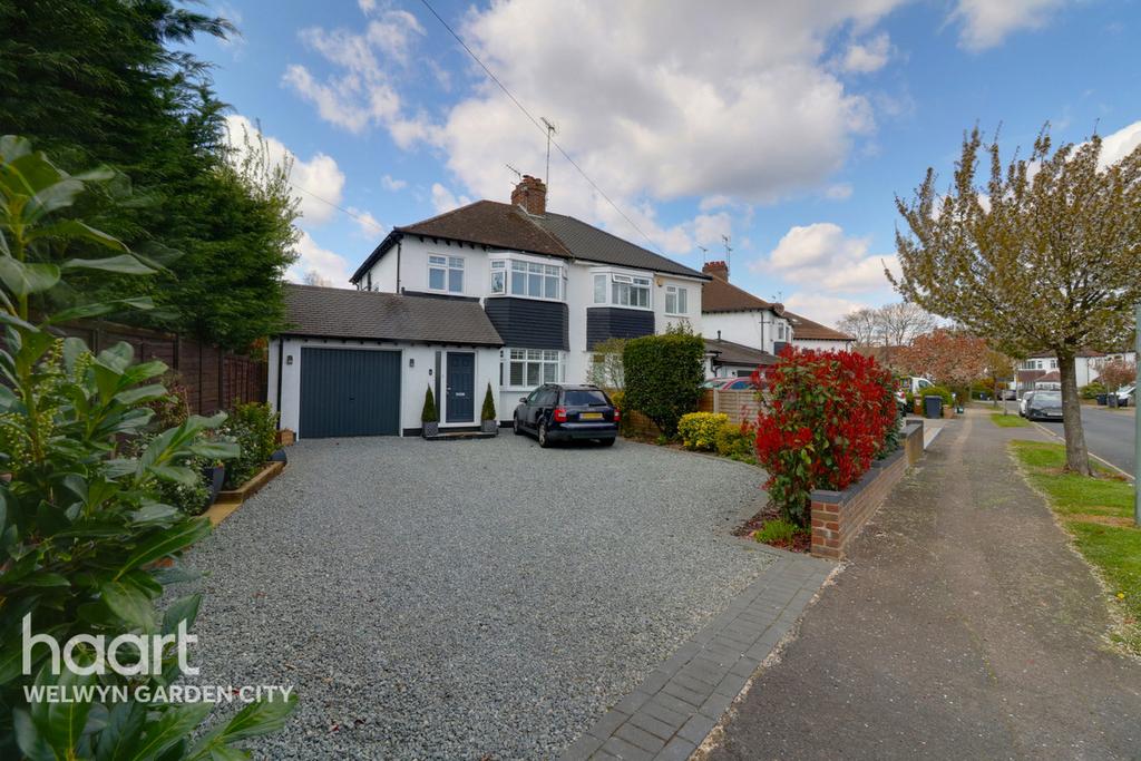 Bramble Road, Hatfield 3 bed semidetached house £650,000