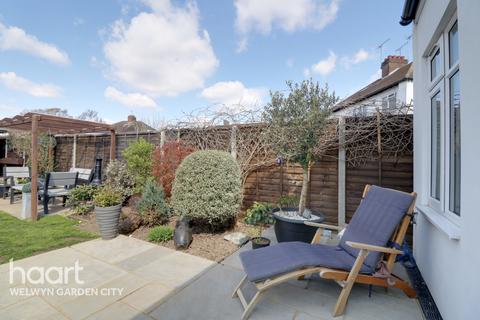 20 Bramble Road, Hatfield, AL10 9SA